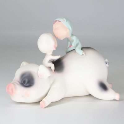 送你一顆糖 <br> The Candy For You<br> 20x14x15cm<br> PU & Fiberglass <br> Edition 388/500, 398/500 <br> 2019