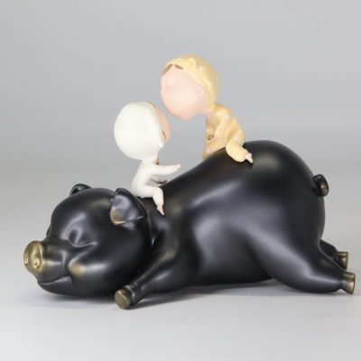 送你一顆糖 <br> The Candy For You<br> 20x14x15cm<br> PU & Fiberglass <br> Edition 388/500, 383/500 ; 398/500 <br> 2019